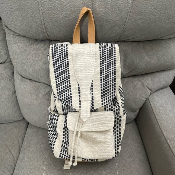 Universal Thread Handbags - Universal Thread backpack